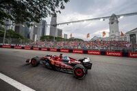 Ferrari, che confusione a Singapore: Leclerc 'spinge' Norris a muro in pit lane - Video