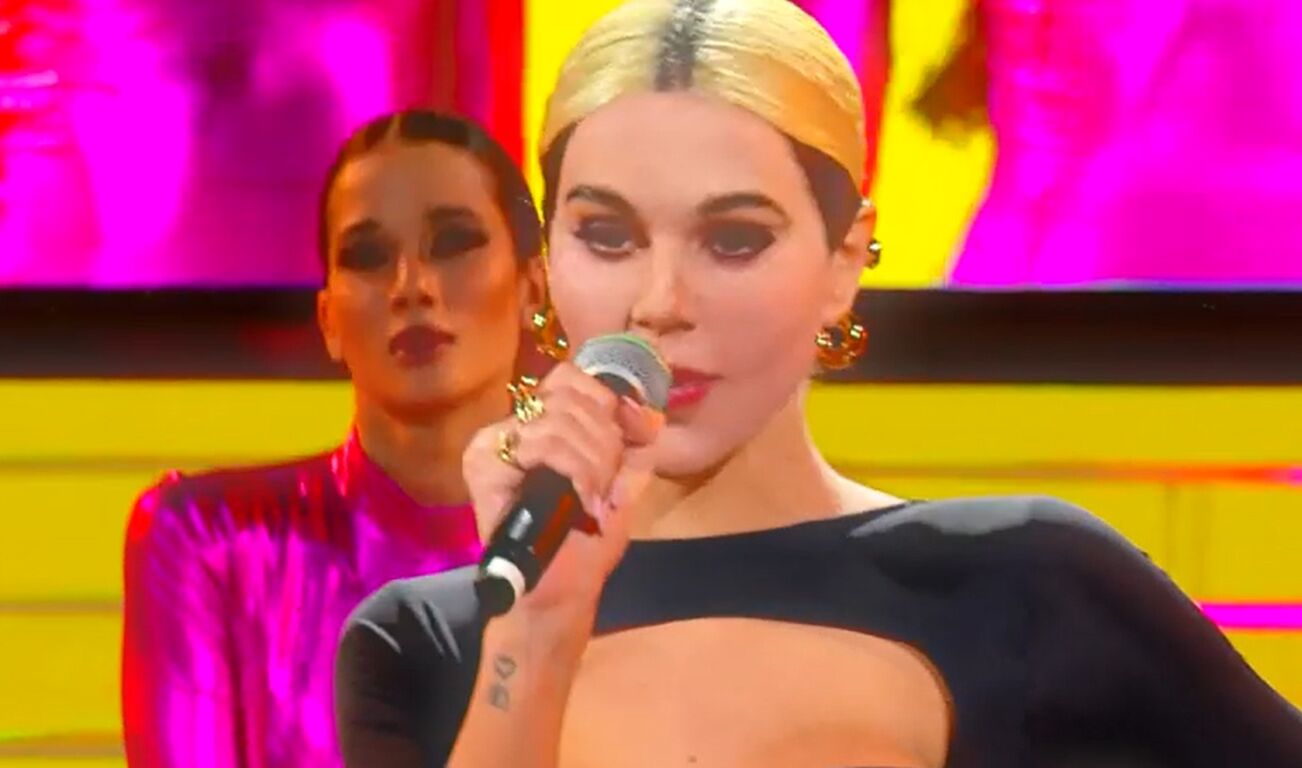 Tale e Quale Show, Antonella Fiordelisi “legnosa” e stonata: la giuria stronca l'imitazione di Dua Lipa