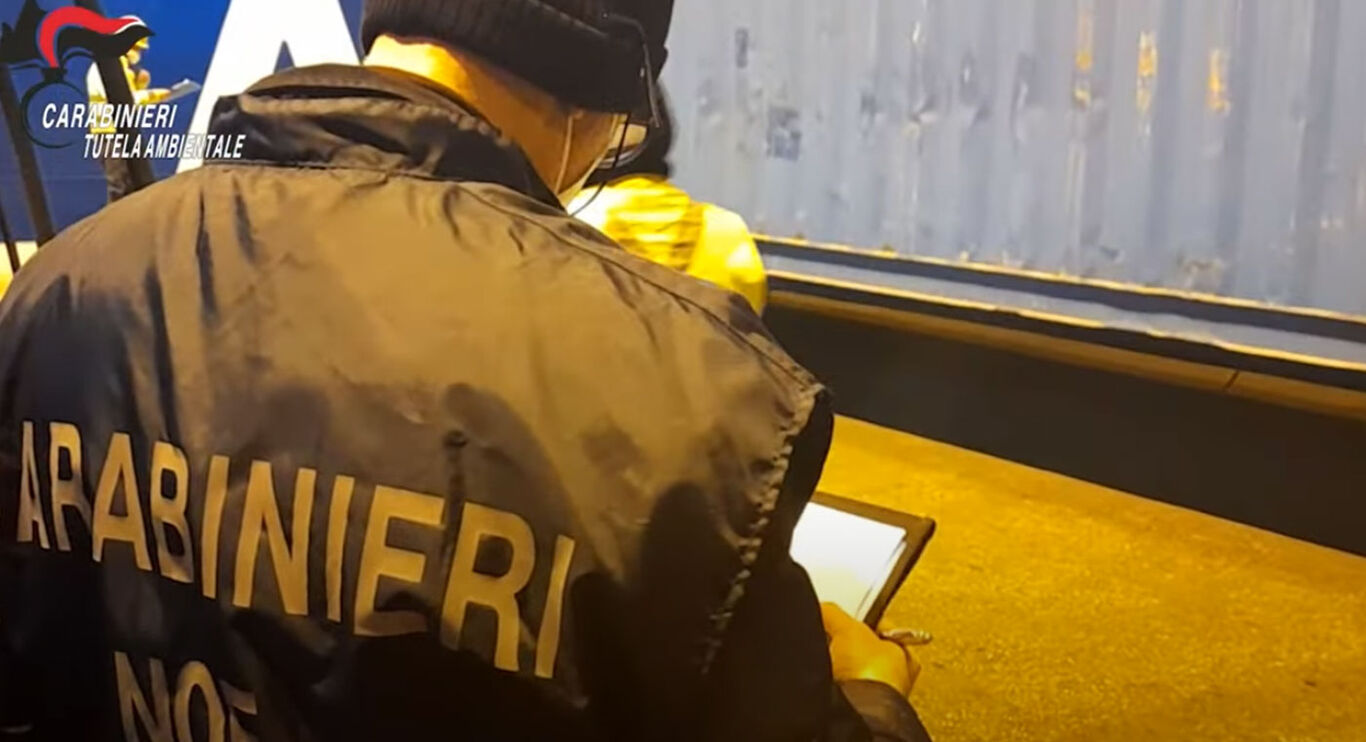 Spedizioni illegali di rifiuti verso la Turchia: primo arresto in Italia con la nuova norma