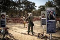 Israele, due anni fa l'attacco del 7/10: cerimonie e manifestazioni per gli ostaggi. Nuovi colloqui in Egitto