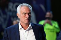 Mourinho, show contro i giornalisti: "Tu quanto guadagni?"