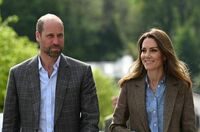 William e Kate portano i figli al pub... ma per giocare