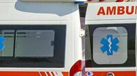 Ufficiale giudiziario bussa per sfrattarlo, lui si getta da sesto piano: morto 71enne