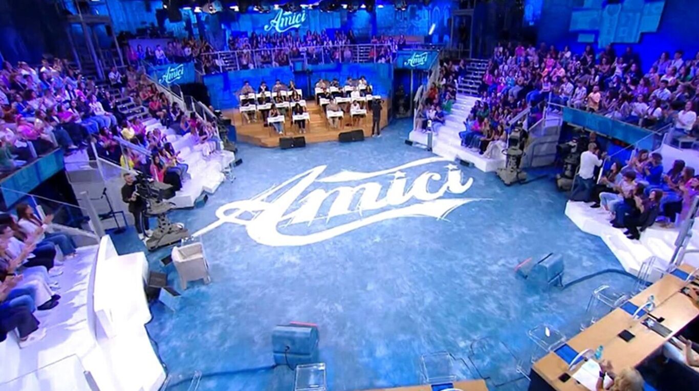 Amici 25, anticipazioni puntata 12 ottobre: sfide, ospiti e novità sul voto a voce