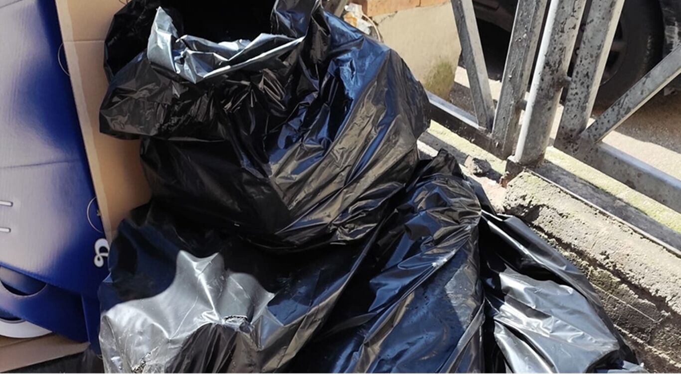 Rifiuti abbandonati, venti verbali grazie alle telecamere: stretta della Municipale a Torre del Greco