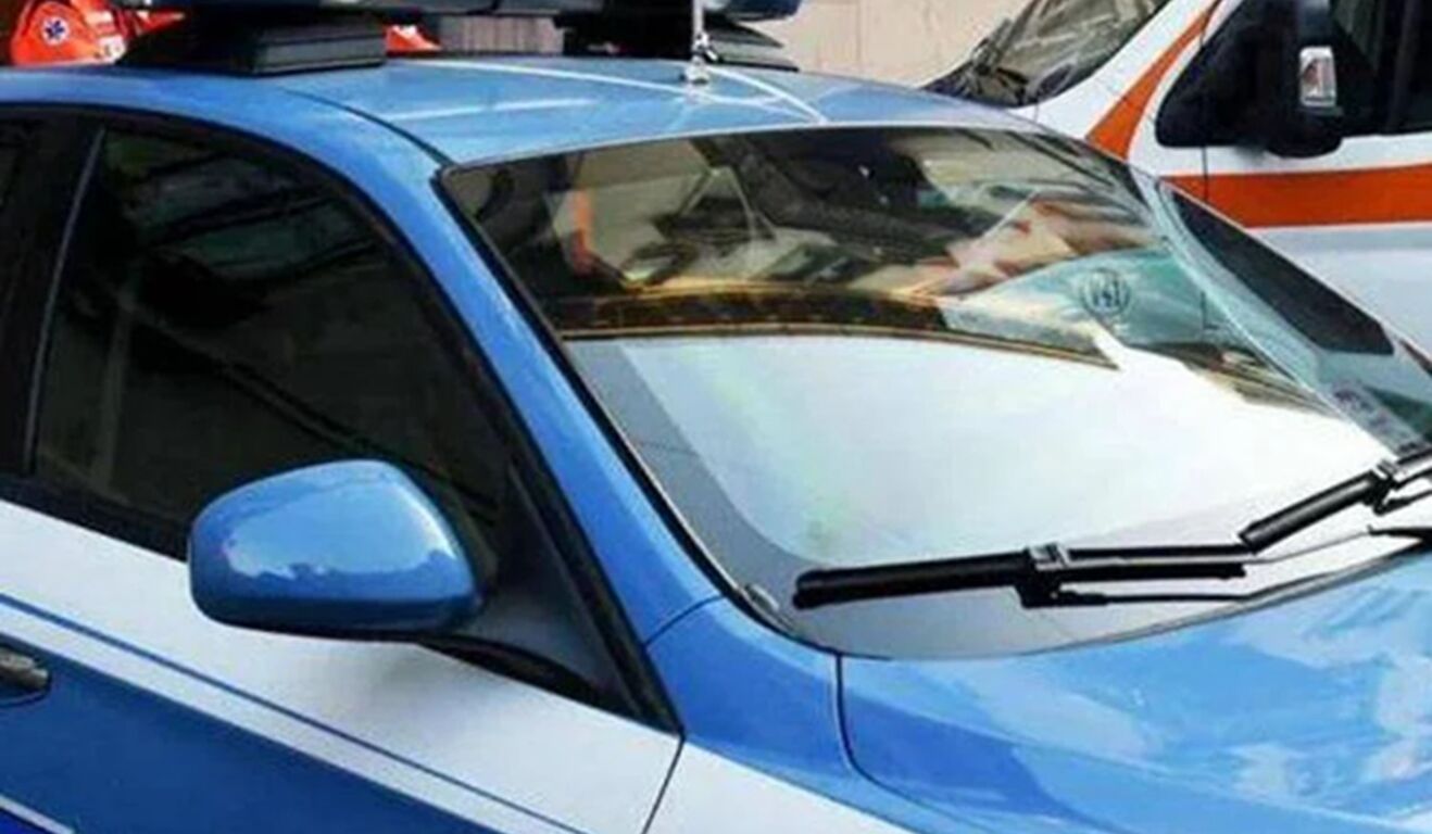 Uccide la moglie 89enne malata di demenza senile e si getta dal balcone: la tragedia a Mirandola