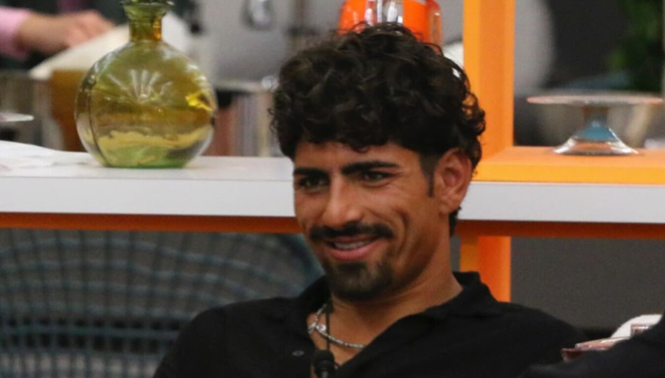 Grande Fratello, Giulio Carotenuto confessa il suo interesse per una coinquilina: "Sono pazzo di lei!"