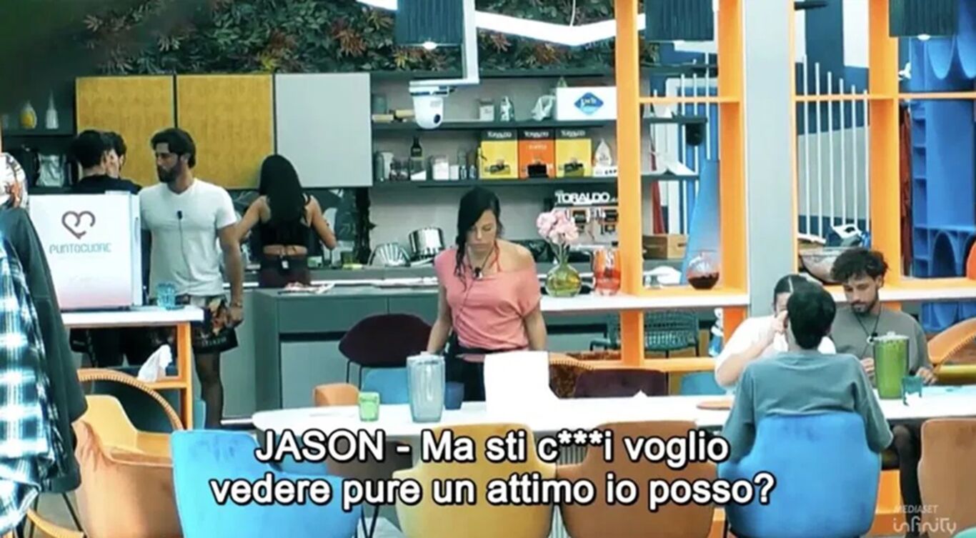 Grande Fratello, le immagini inedite della rissa sfiorata tra Omer e Jonas: il video