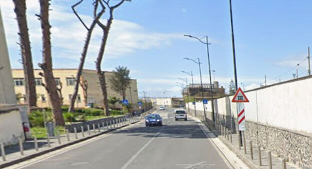 Torre Annunziata - Scontro tra camion e auto sulla bretella: paura ma feriti lievi