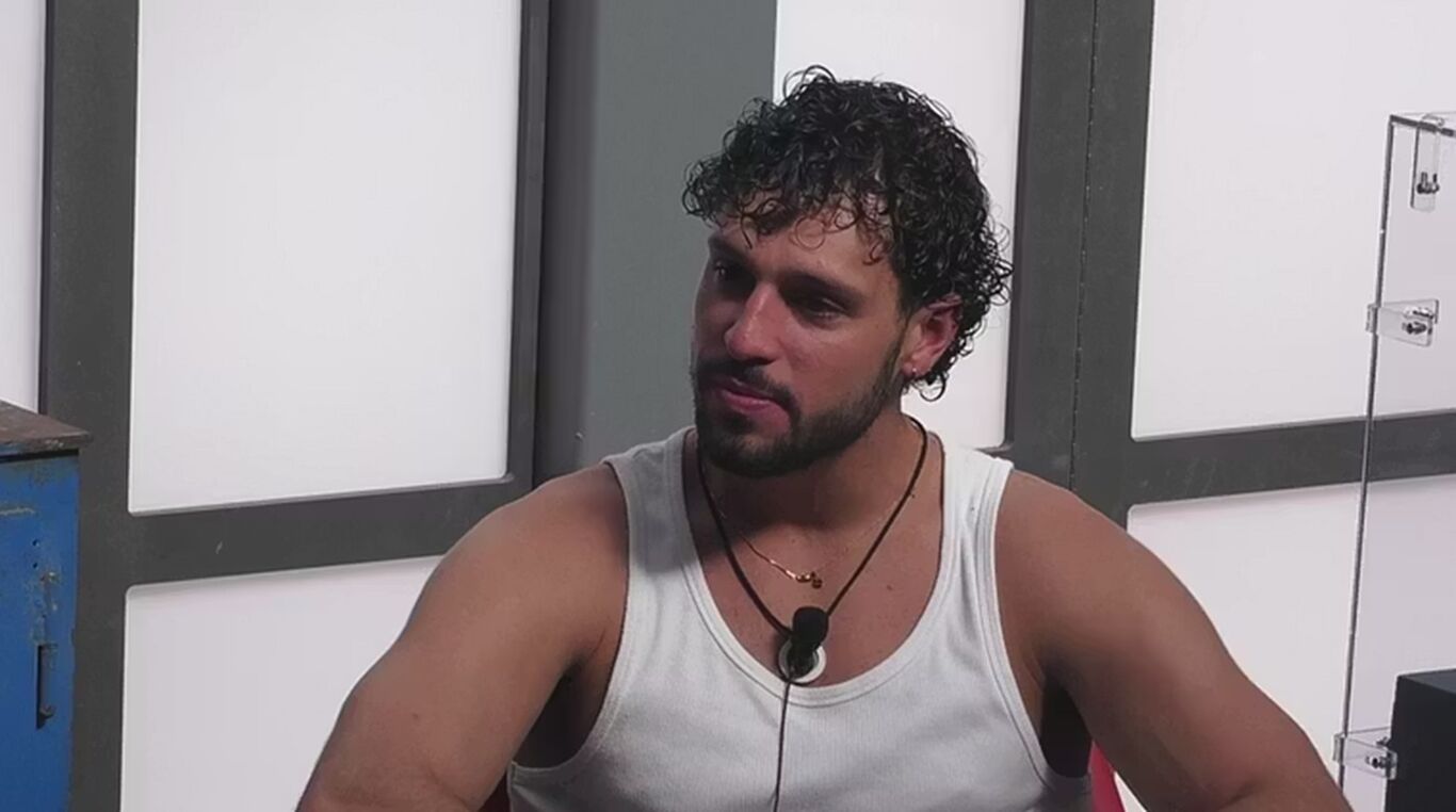Grande Fratello, polemica  sulla bellezza maschile e femminile: la frase di Mattia Scudieri infiamma i social