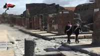 Pompei - Turista polacco tenta di portare via frammenti archeologici: denunciato dai Carabinieri