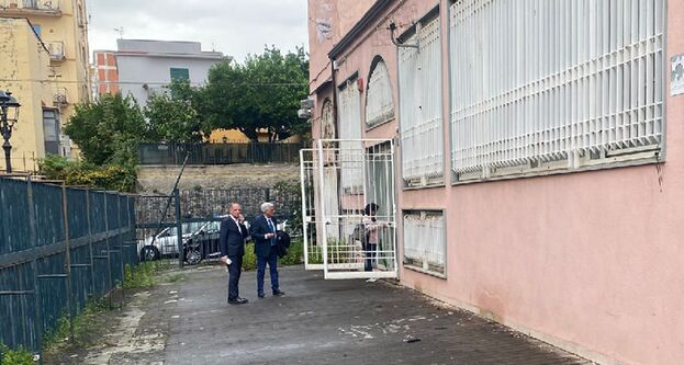 Torre del Greco -  Consegna delle chiavi dell'ex biblioteca di Villa Ciaravolo: sopralluogo del sindaco