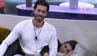 Omer e Rasha sempre più vicini al Grande Fratello, ma lei frena: "La differenza di età è un limite"