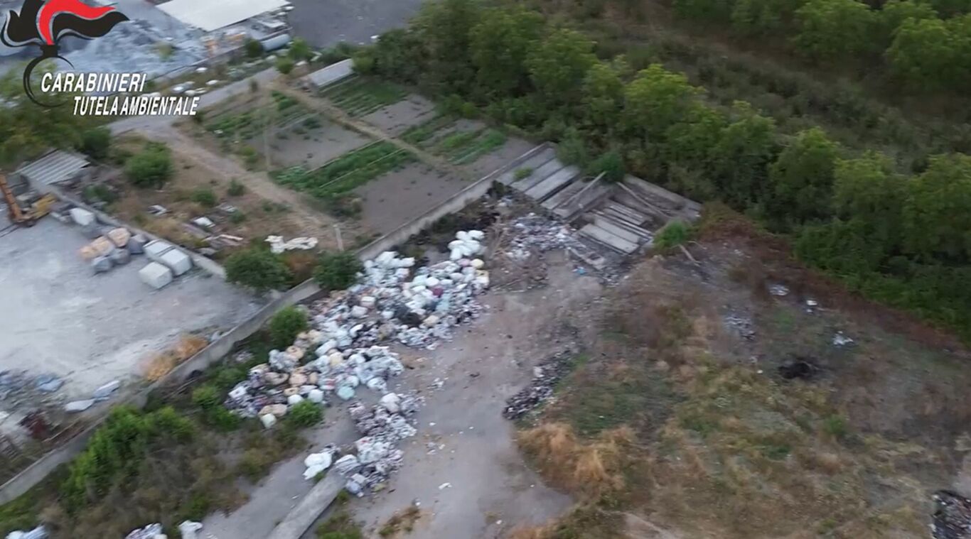 Scoperta nel Vesuviano discarica abusiva: sequestrate 400 tonnellate di rifiuti speciali