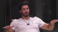 Grande Fratello, il racconto shock di Omer Elomari: "Mi hanno sparato addosso"