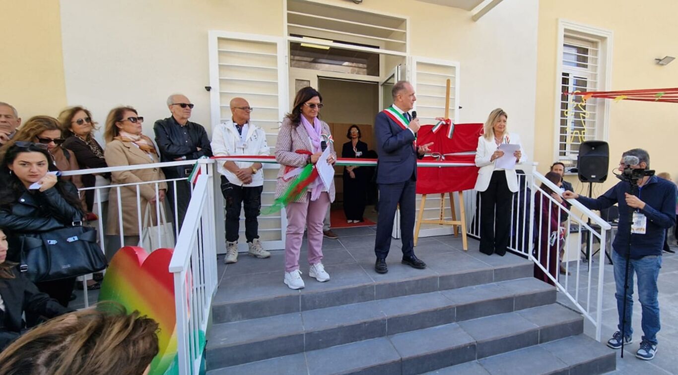 Torre del Greco - Inaugurato il ristrutturato plesso Orsi di via Lava Troia