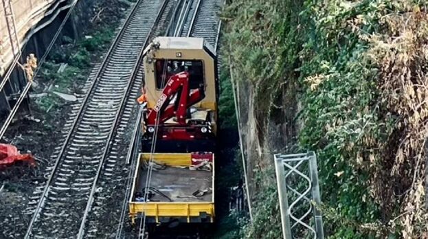 Torre Annunziata -  Riapre la circolazione ferroviaria tra Santa Maria la Bruna e Torre Annunziata