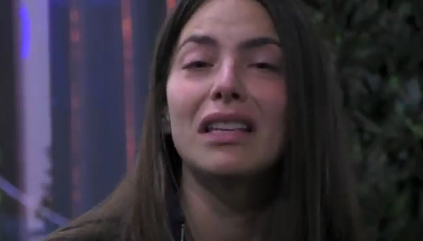 Grande Fratello, Anita Mazzotta crolla dopo la morte di sua madre: "Fuori da qui non ho nessuno"