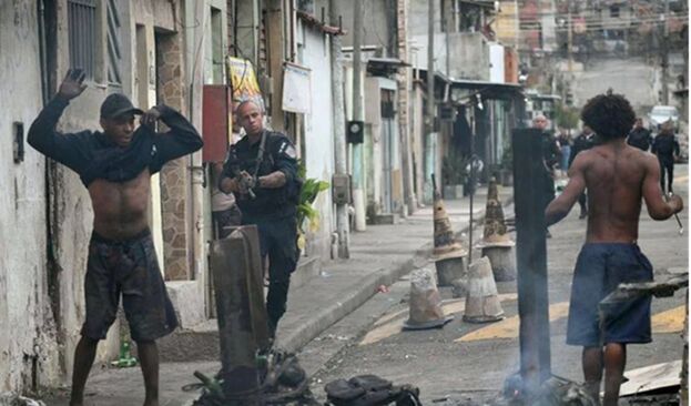Brasile, maxi blitz anti narcos a Rio de Janeiro: almeno 64 morti tra sospetti e polizia