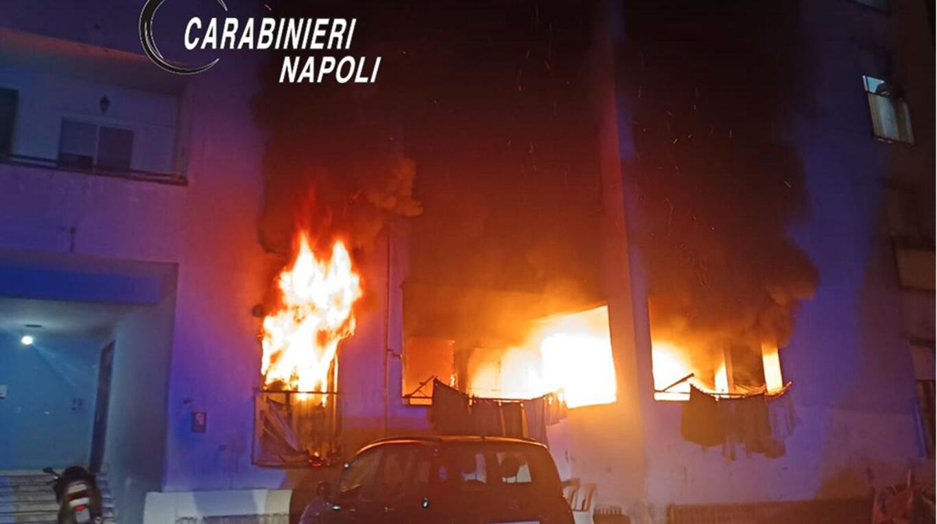 Nola - Appartamento distrutto dalle fiamme: tre feriti