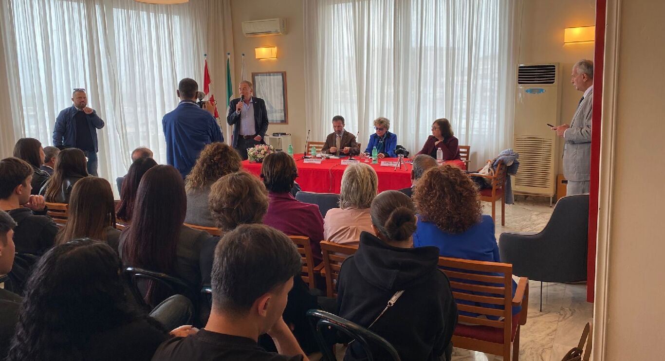 Dacia Maraini incontra gli studenti di Torre del Greco: “È sempre bello confrontarsi con i ragazzi”