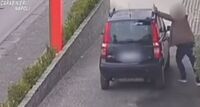 Somma Vesuviana - “Fermati voglio solo parlare”. Donna assalita dall'ex al distributore di carburanti