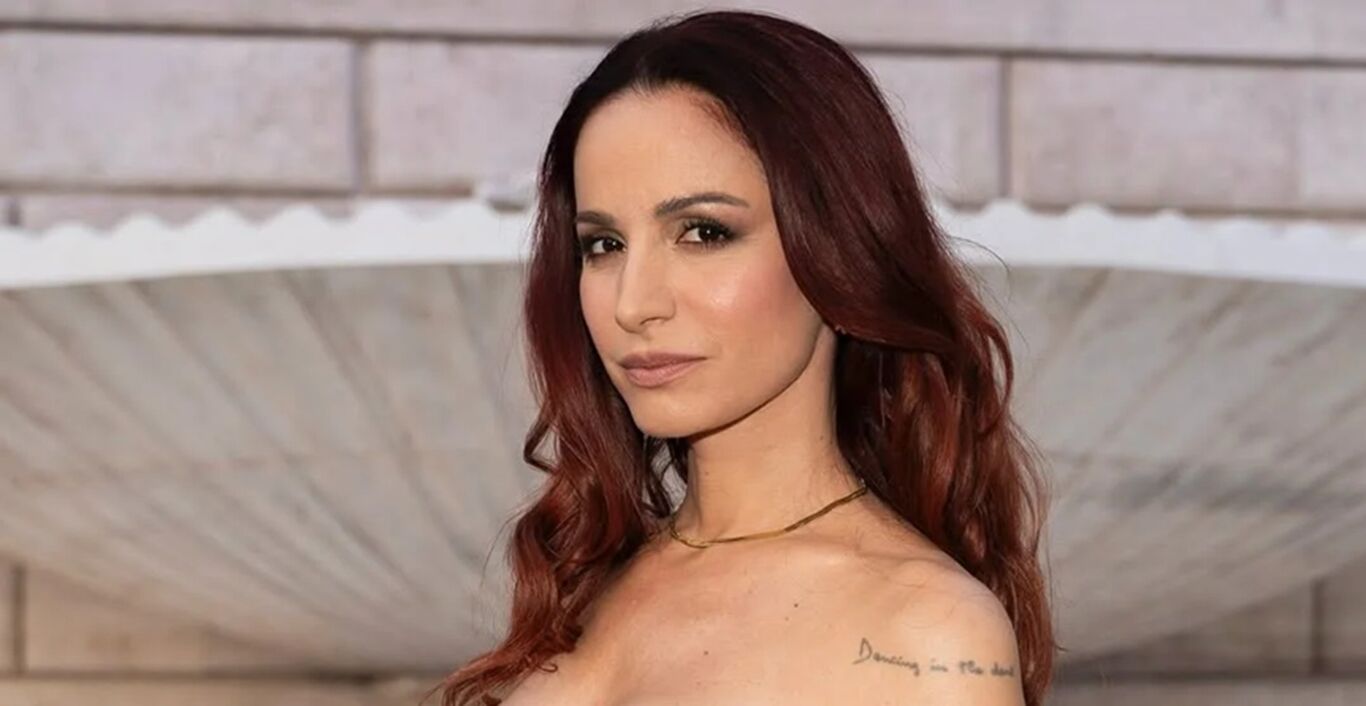 Andrea Delogu dopo la morte del fratello: "Momento devastante". Ma Ballando con le Stelle non si ferma