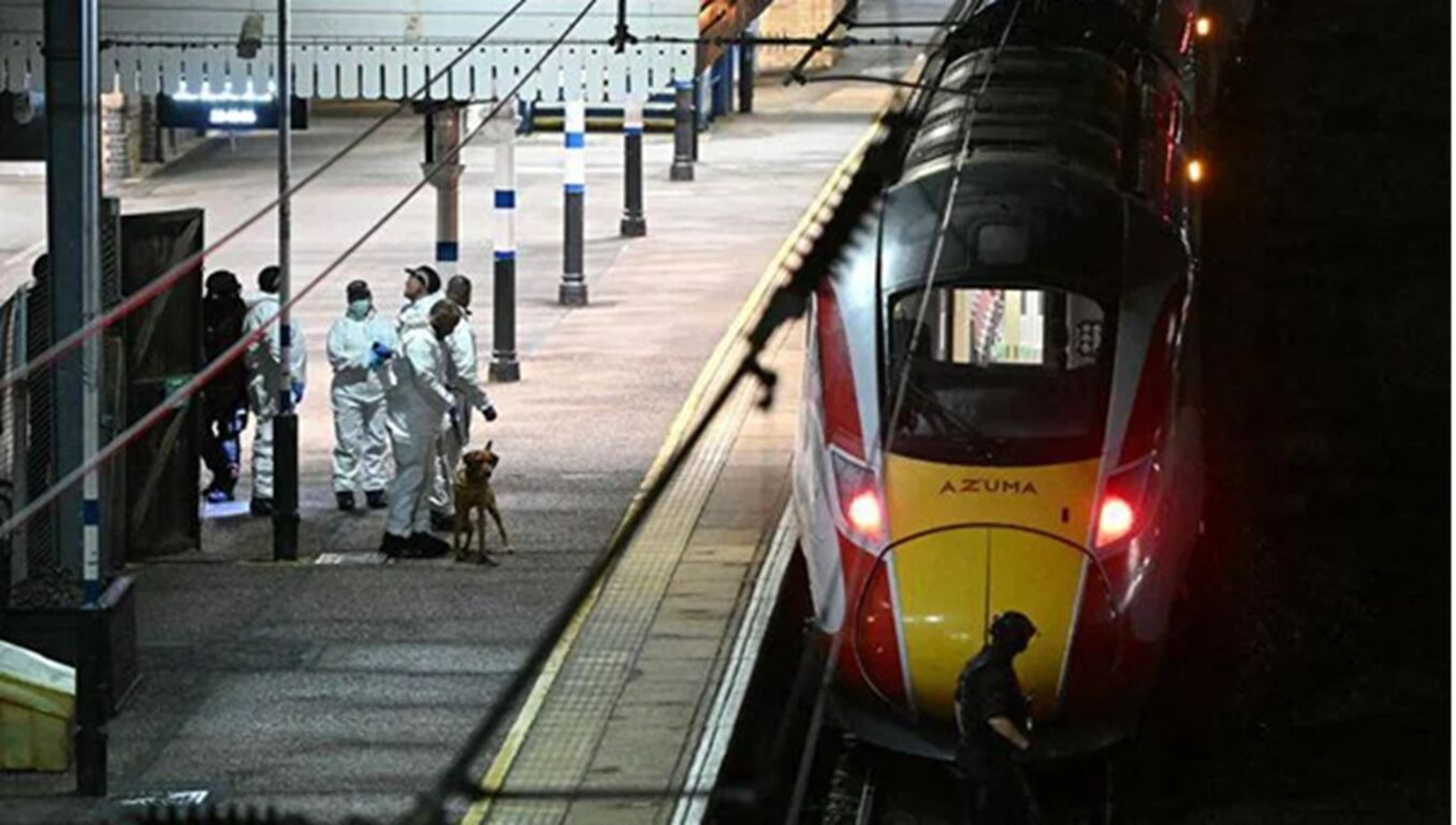 Accoltellamento sul treno, 10 feriti a Huntingdon: nove sono gravi. Indaga anche antiterrorismo