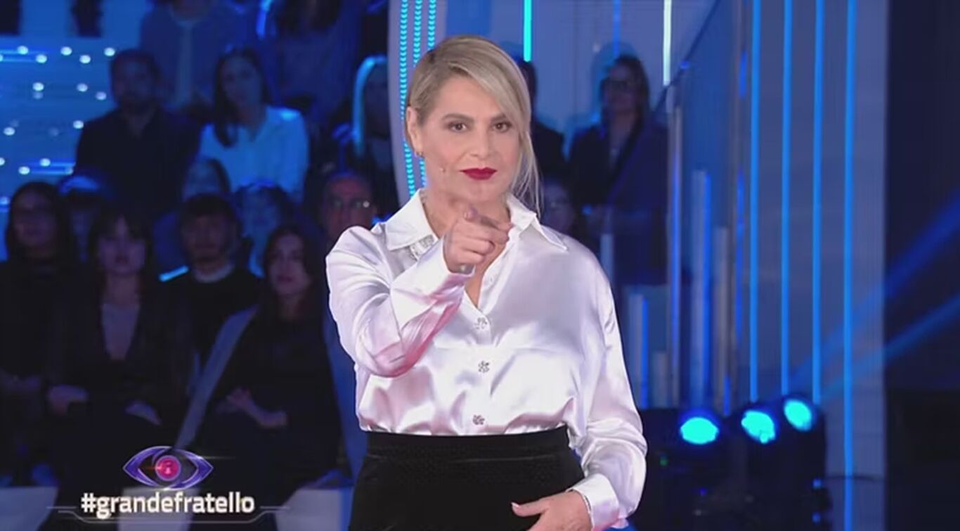 Ascolti Tv 3 novembre 2025: Blanca 3 domina la serata, Grande Fratello in leggera ripresa
