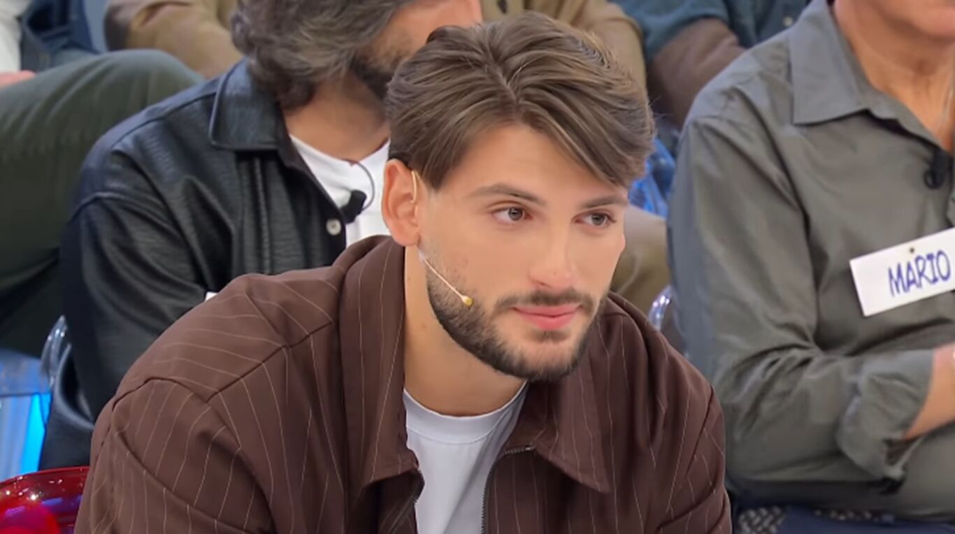 Ciro Solimeno nuovo tronista di Uomini e Donne, ex gieffino commenta: "Vorrei chiedere una cosa alla De Filippi..."