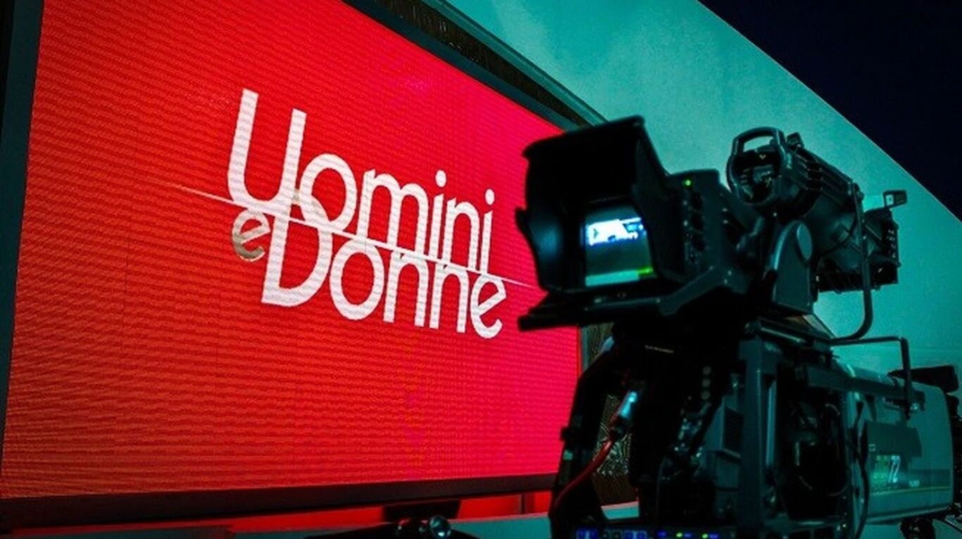 Uomini e Donne, ex tronista diventa mamma: l'annuncio sui social