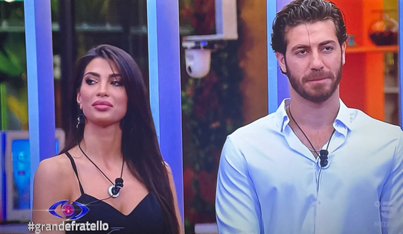 Grande Fratello, Omer si dichiara a Rasha: "Lasciati andare". Cos'è successo nella notte