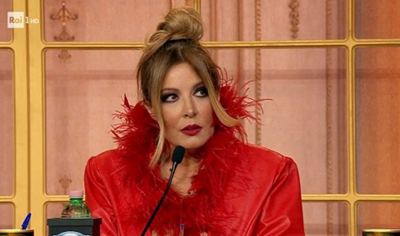 Selvaggia Lucarelli nel mirino di un ex gieffino: "Povera lei"