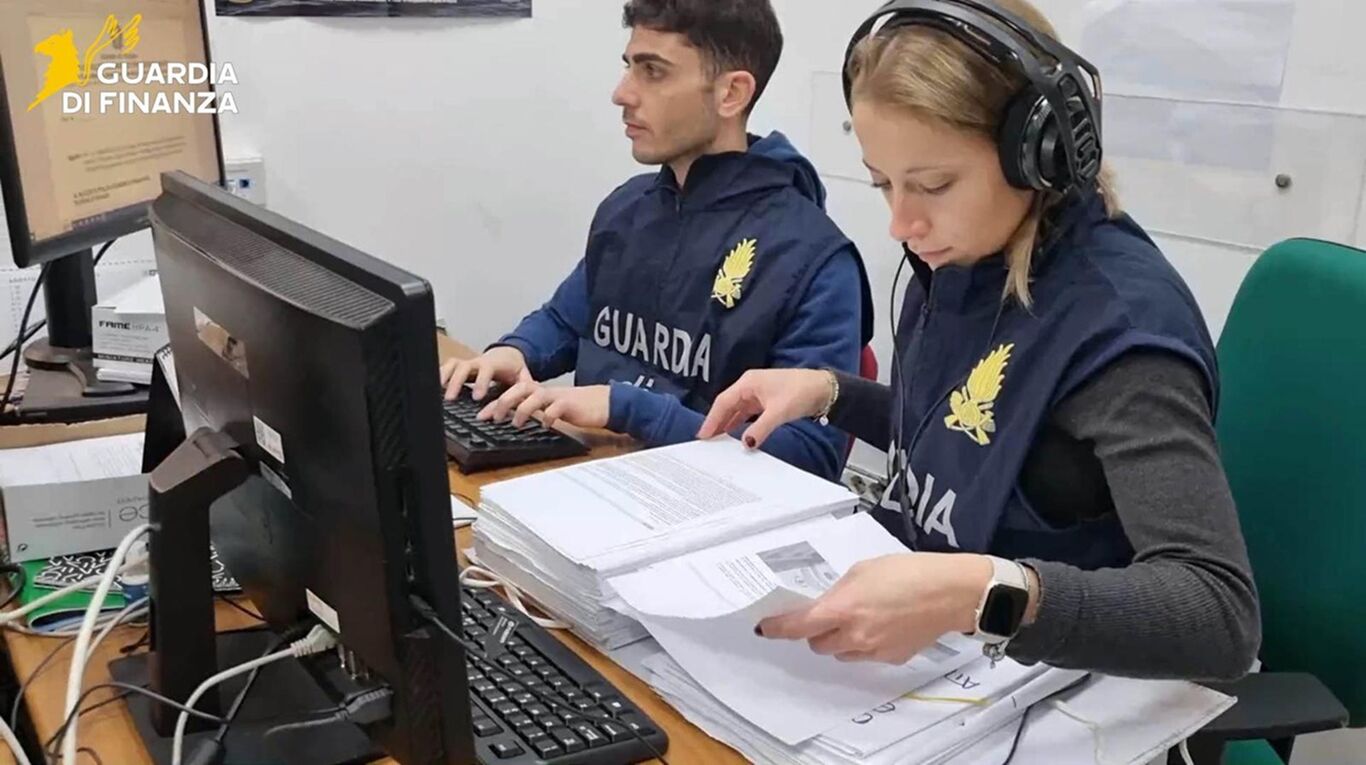Napoli – Truffa ai danni dell'INPS, sequestri per due milioni di euro: otto indagati