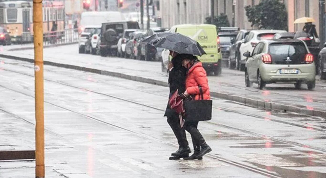Freddo polare e pioggia, arriva la svolta invernale: le previsioni meteo