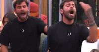 Grande Fratello, Domenico perde la testa e minaccia: "Smettetela o schiatto questo coso nel vetro"