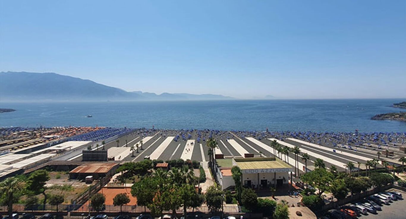 Torre Annunziata - Sequestrate strutture di un lido per occupazione abusiva del demanio marittimo