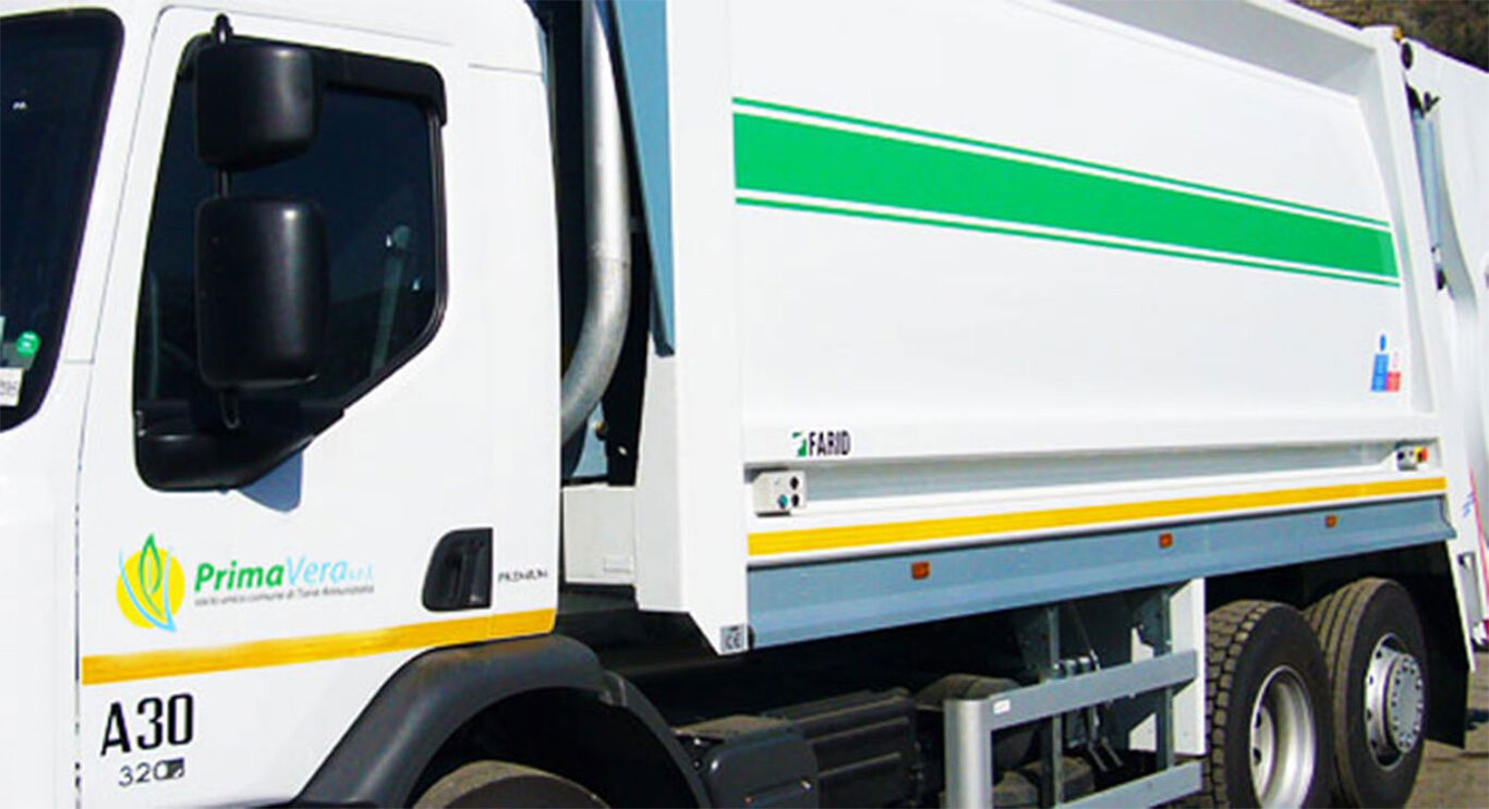 Torre Annunziata - Solidarietà unanime dopo la tentata aggressione a un operatore ecologico