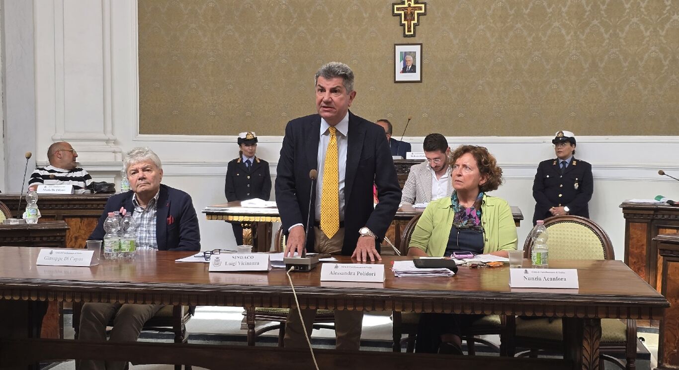 Castellammare - Vicinanza: "Oscurato e Di Maio fuori dalla maggioranza. Nessuna zona d'ombra"