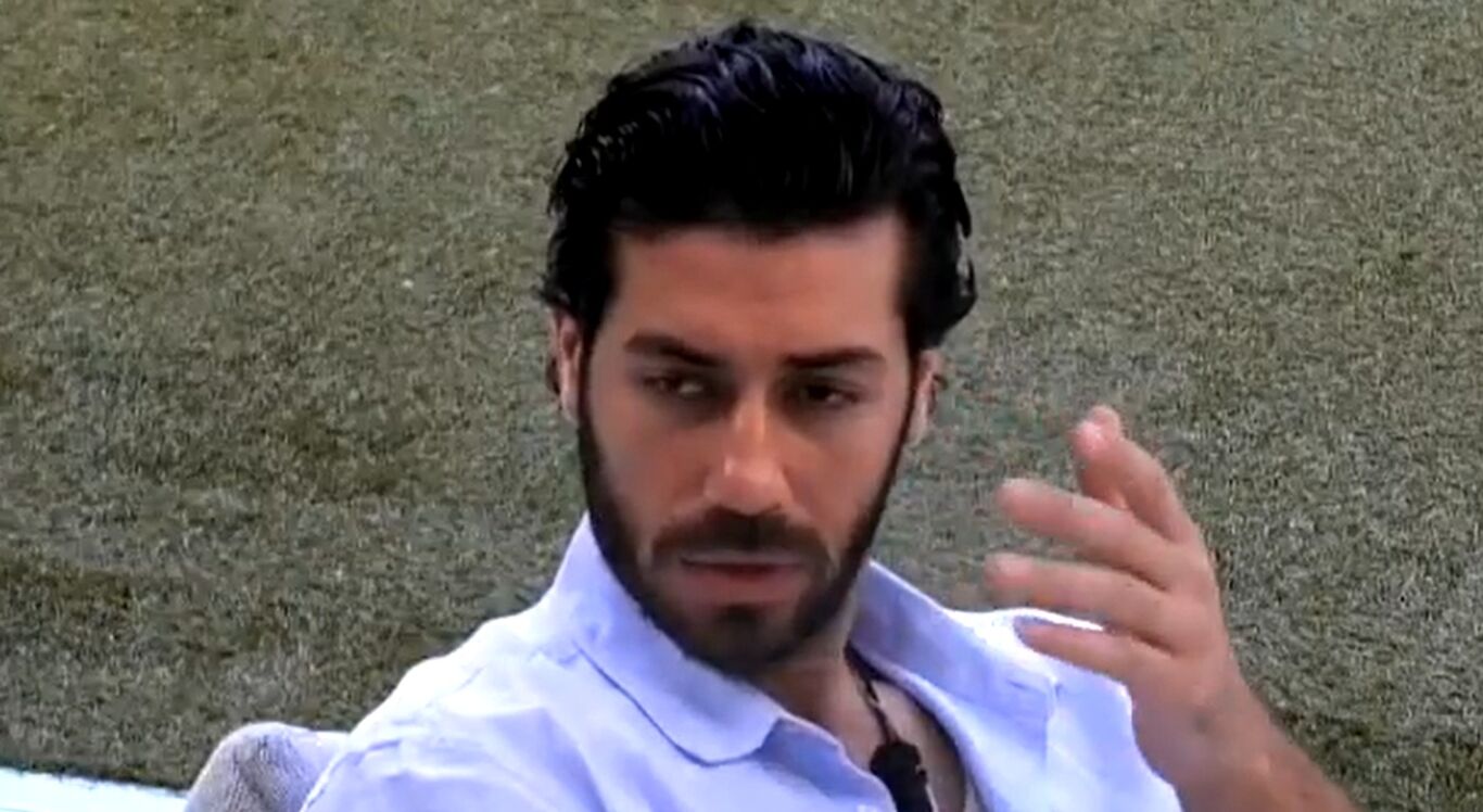 Grande Fratello, Omer senza freni: si scaglia contro le opinioniste e scatta la censura