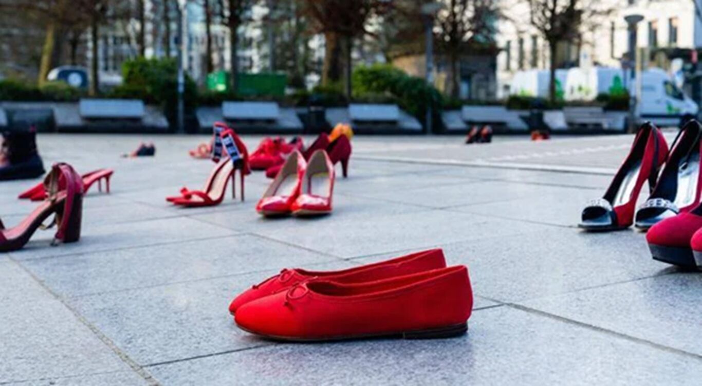 Femminicidio, la Camera approva all'unanimità il ddl: ecco il nuovo reato