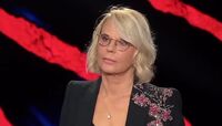 Maria De Filippi rivela il suo passatempo notturno a Belve: "Ci passo anche due ore di fila"