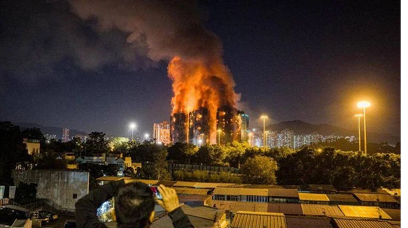 Inferno di fuoco a Hong Kong, maxi incendio grattacieli: almeno 36 morti e 279 dispersi