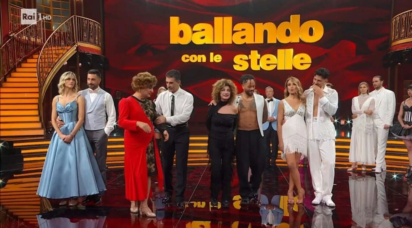 Ballando con le Stelle, un "infiltrato" rivela: "Lite clamorosa nei camerini tra due concorrenti"