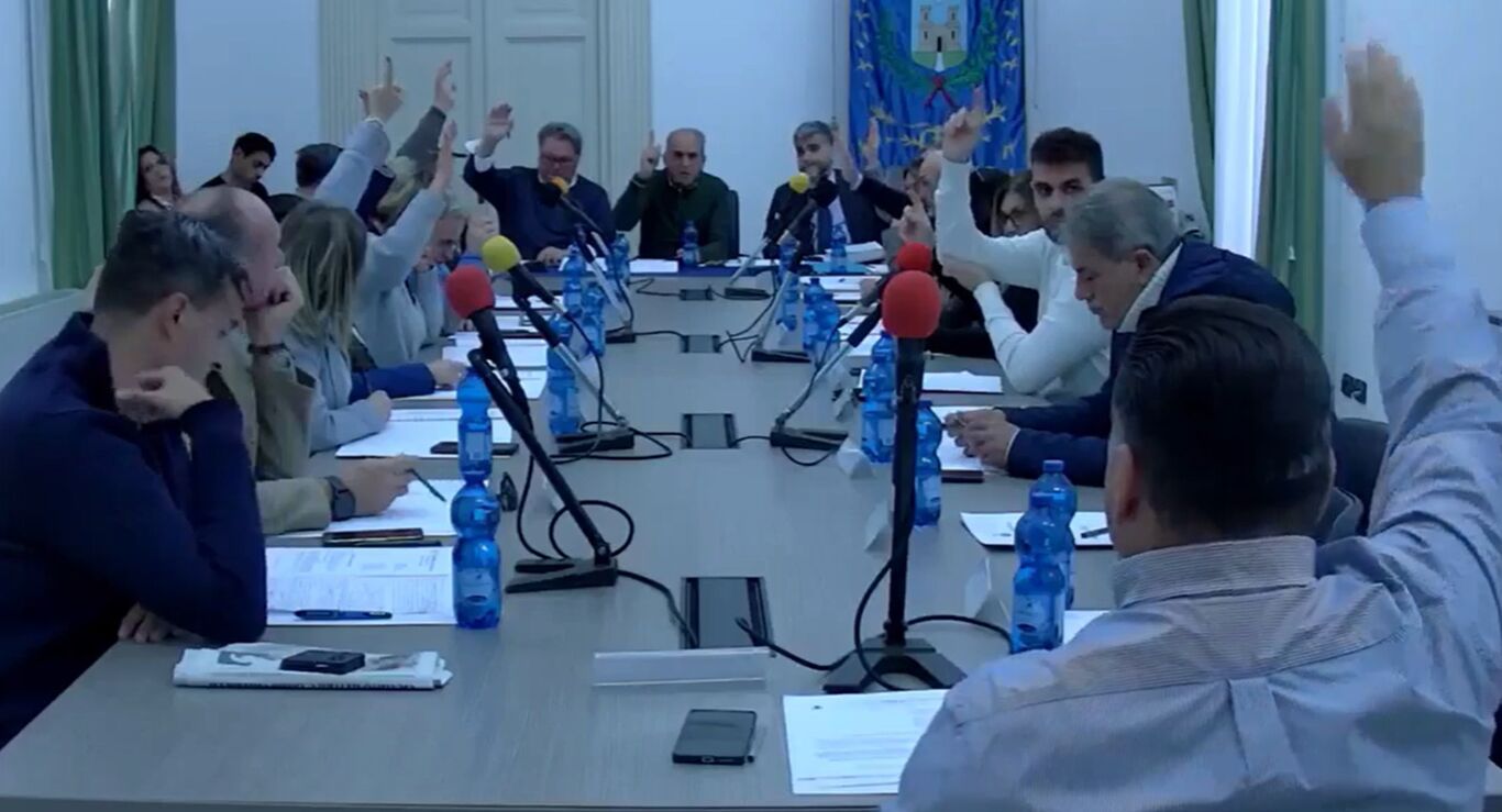Torre Annunziata - Assestamento di bilancio a rischio, seduta salvata da quattro consiglieri d'opposizione