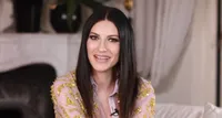 Laura Pausini co-conduttrice di Sanremo 2026 insieme a due altre colleghe: ecco di chi si tratta