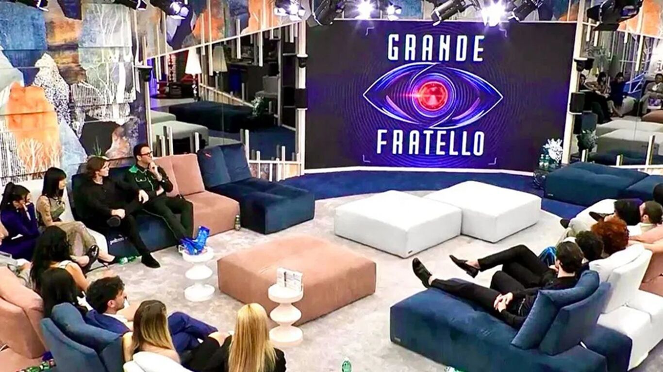 Grande Fratello, ex gieffina rivela: "Ho denunciato una persona che mi perseguita da due anni"