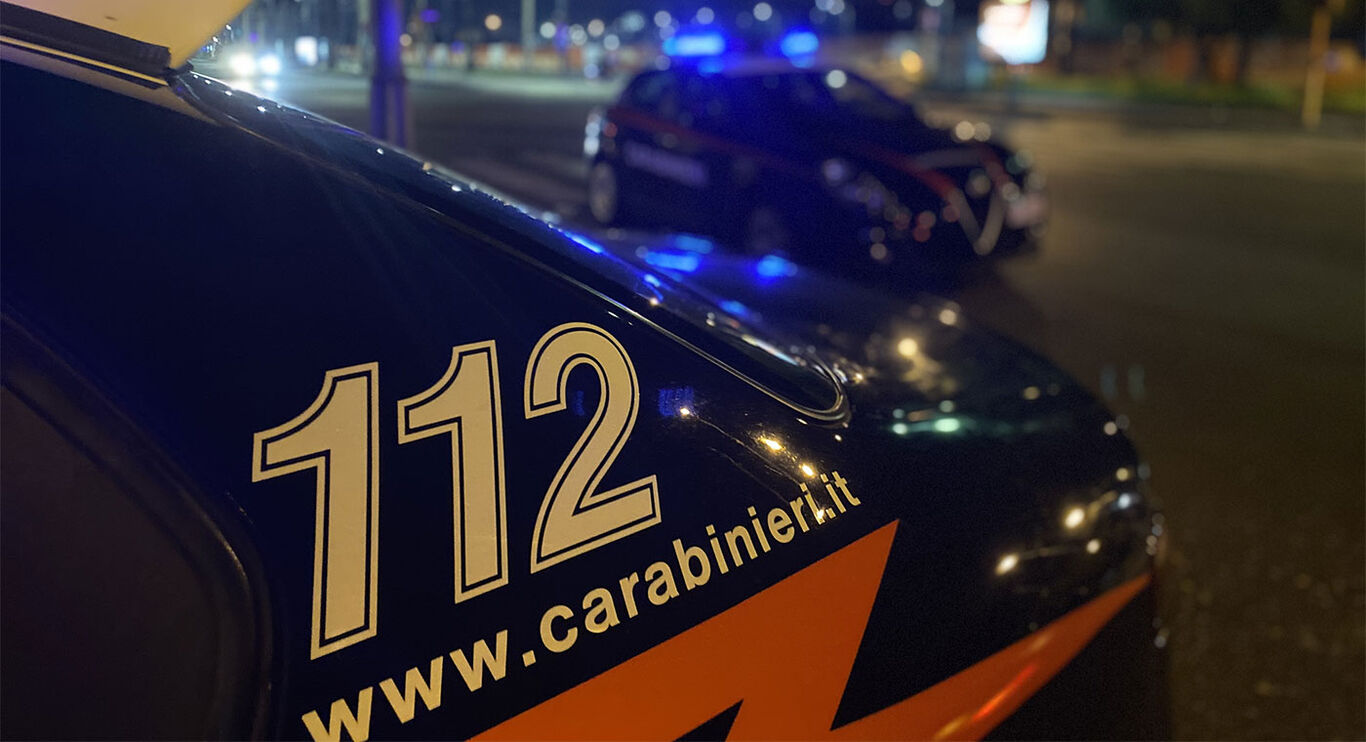 Nel Napoletano donna massacrata in casa: salvata dai carabinieri nella notte