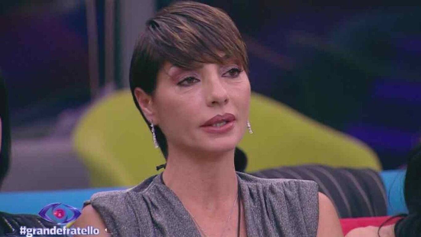 Grande Fratello, Ilaria Galassi si mostra dopo un intervento di chirurgia estetica e poi si sfoga sui social