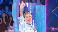 Grande Fratello, finale rinviata: raddoppio lunedì e cambio di programmazione